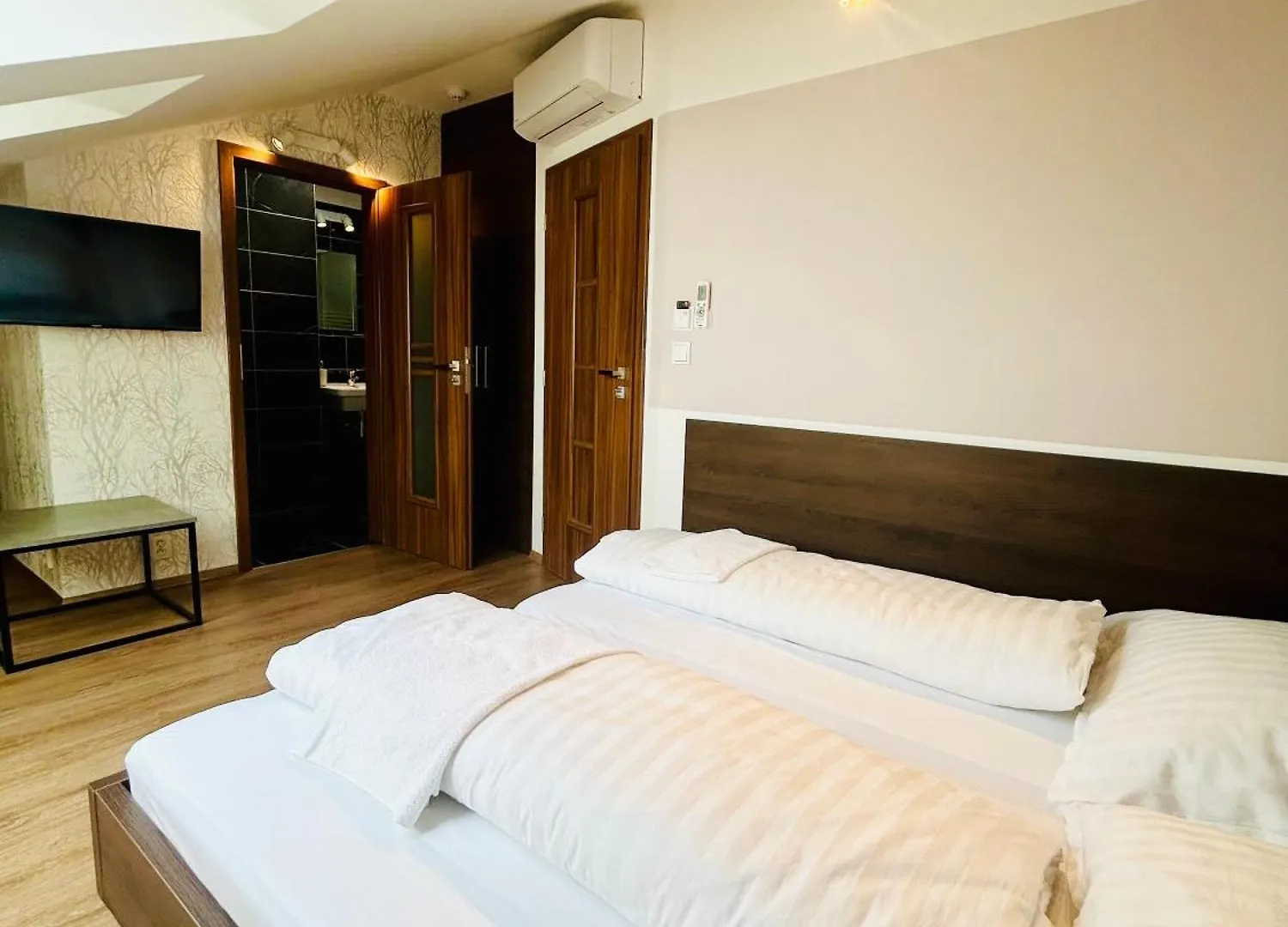 Villa Many Separate Rooms With Free Parking Praha 4 Libus 0*, 布拉格