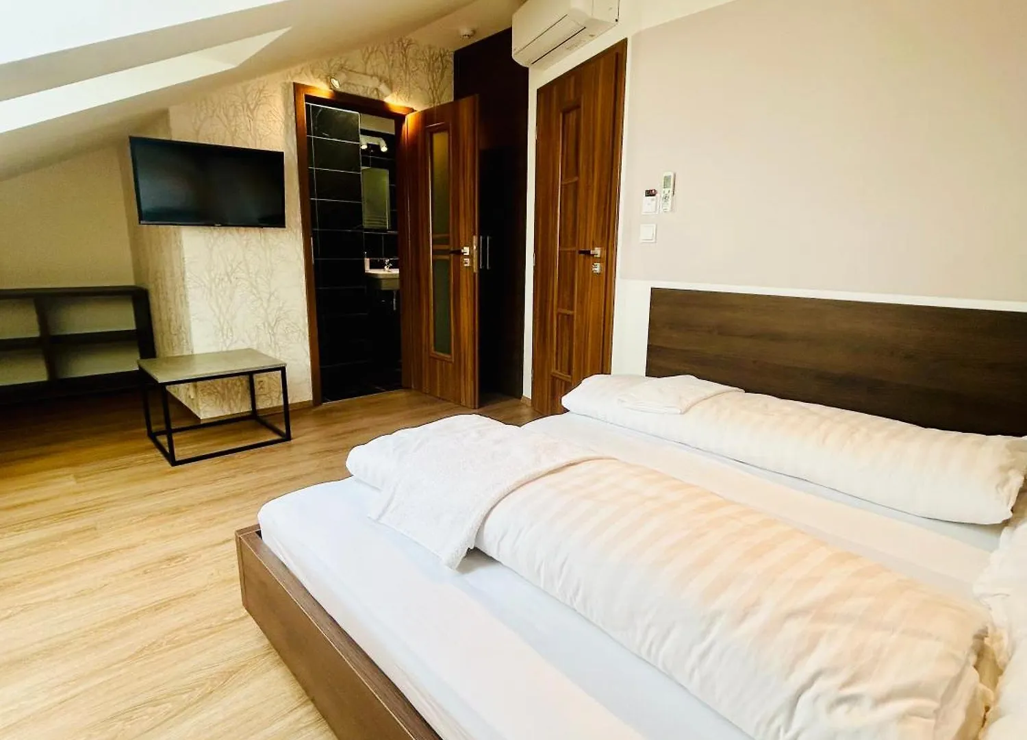 Villa Many Separate Rooms With Free Parking Praha 4 Libus 招待所