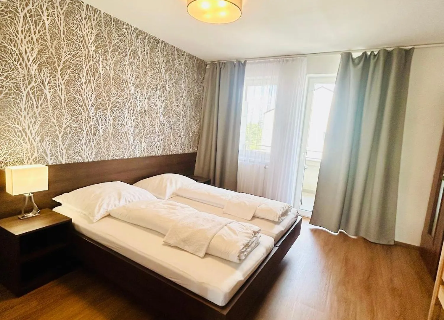 Villa Many Separate Rooms With Free Parking Praha 4 Libus