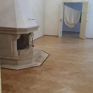 Gasthof Private In Shared Luxurious Palace Like With 2 Bathrooms Including Whirlpool And Virtual Reality, Prag